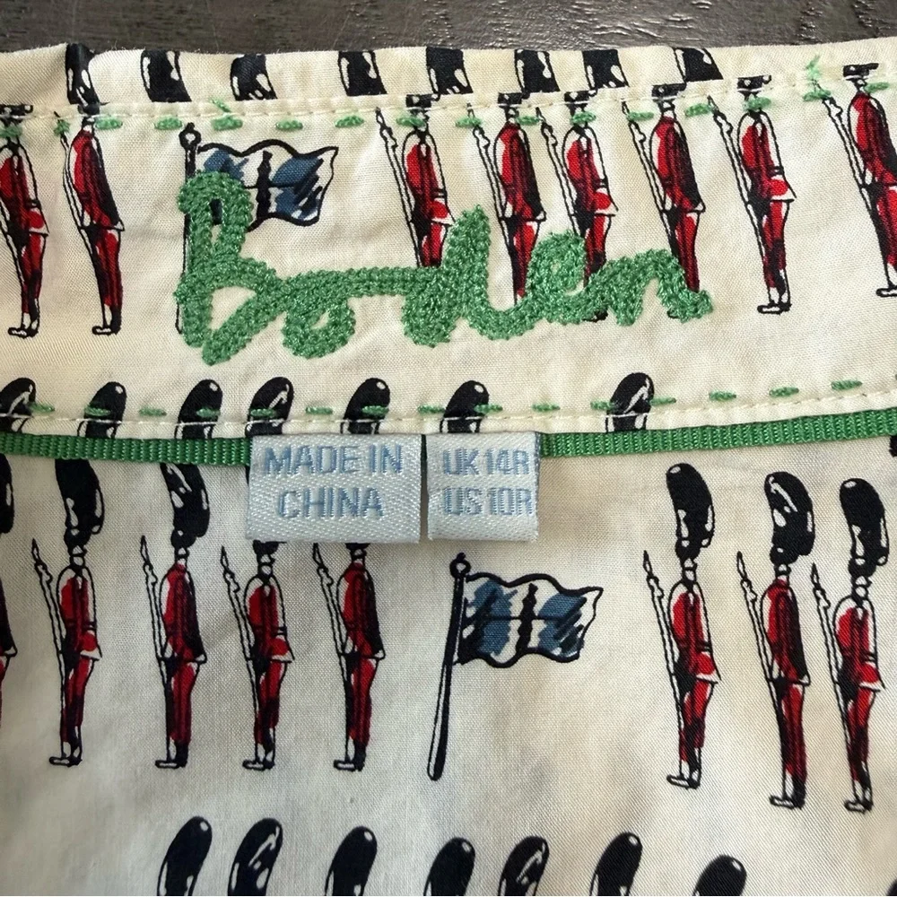 BODEN Beefeater Royal Guard print button front Blouse Size 10R - Picture 7 of 8